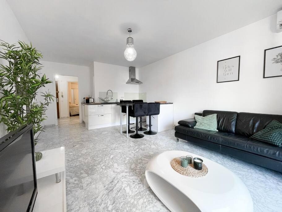 Cosy Deux Pieces Apartment ม็องตง ภายนอก รูปภาพ