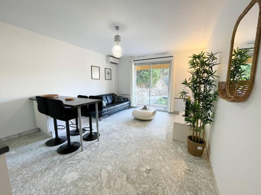 Cosy Deux Pieces Apartment ม็องตง ภายนอก รูปภาพ